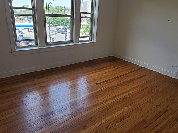 5th image of 2343 N Sacramento Ave APT 3S