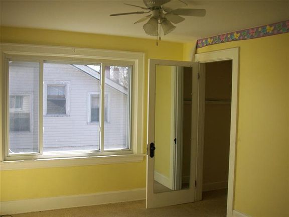 3rd image of 1143 Rossmore Ave