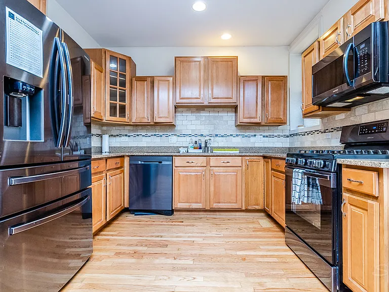3750 N Wilton Ave #2 — Photo 8