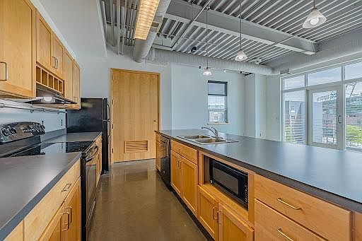 5th image of 737 N 14th St #320