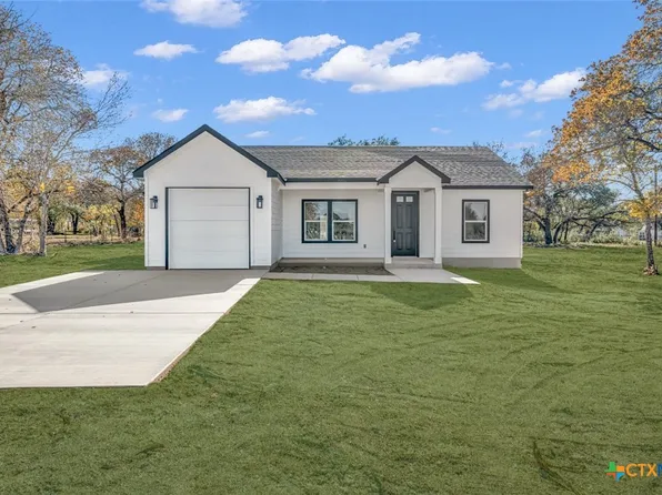 816 County Rd #6723, Natalia, TX 78059