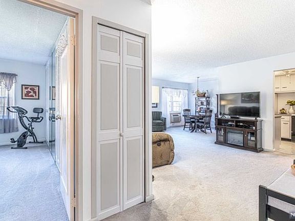 5th image of 550 Fairview Ave #214-5214
