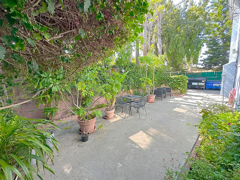 8006-8008 Blackburn Ave — Photo 6
