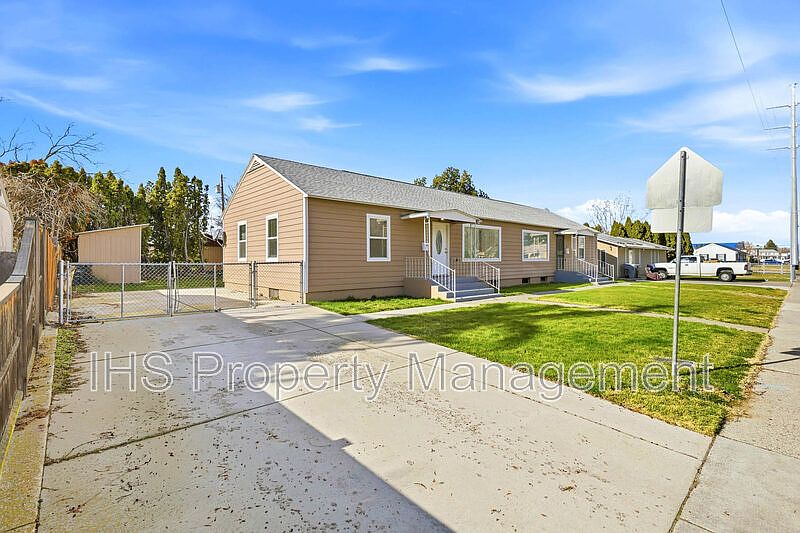 1st image of 1105 Thayer Dr