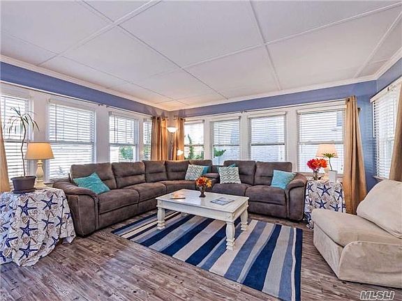 3rd image of 139 Hewlett Ave #1