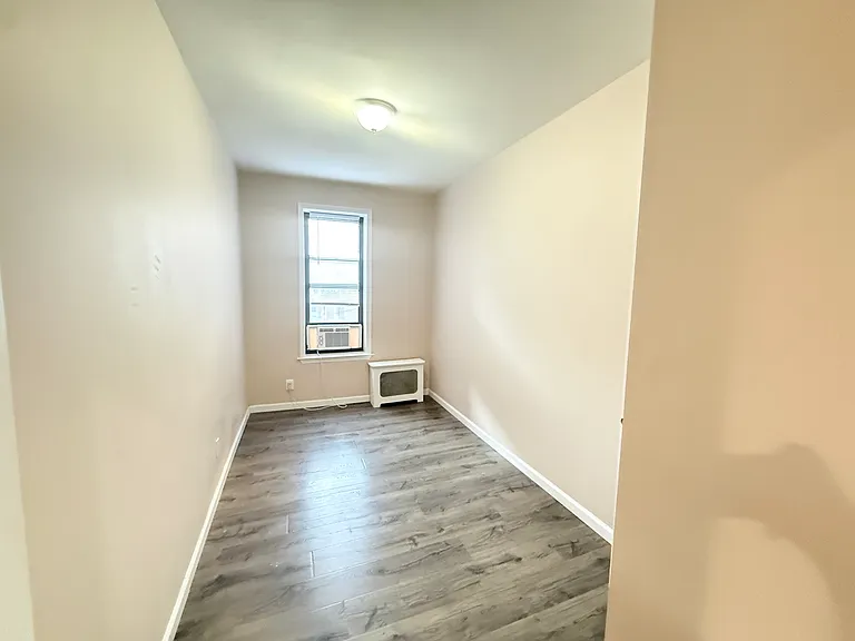 13257 Maple Ave #2R — Photo 8