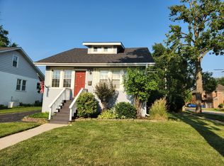 661 S Swain Ave, Elmhurst, IL 60126