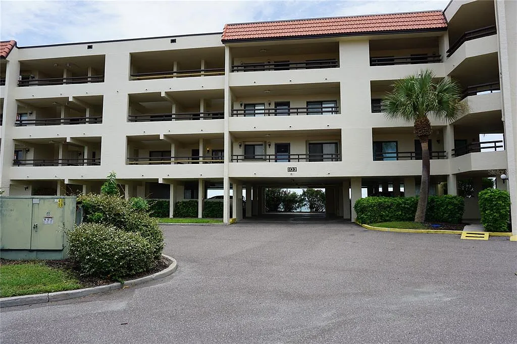 Photo 2 of 13 - 103 1st St E #205 - Tierra Verde, FL Building Photo - 103 1st St E #205