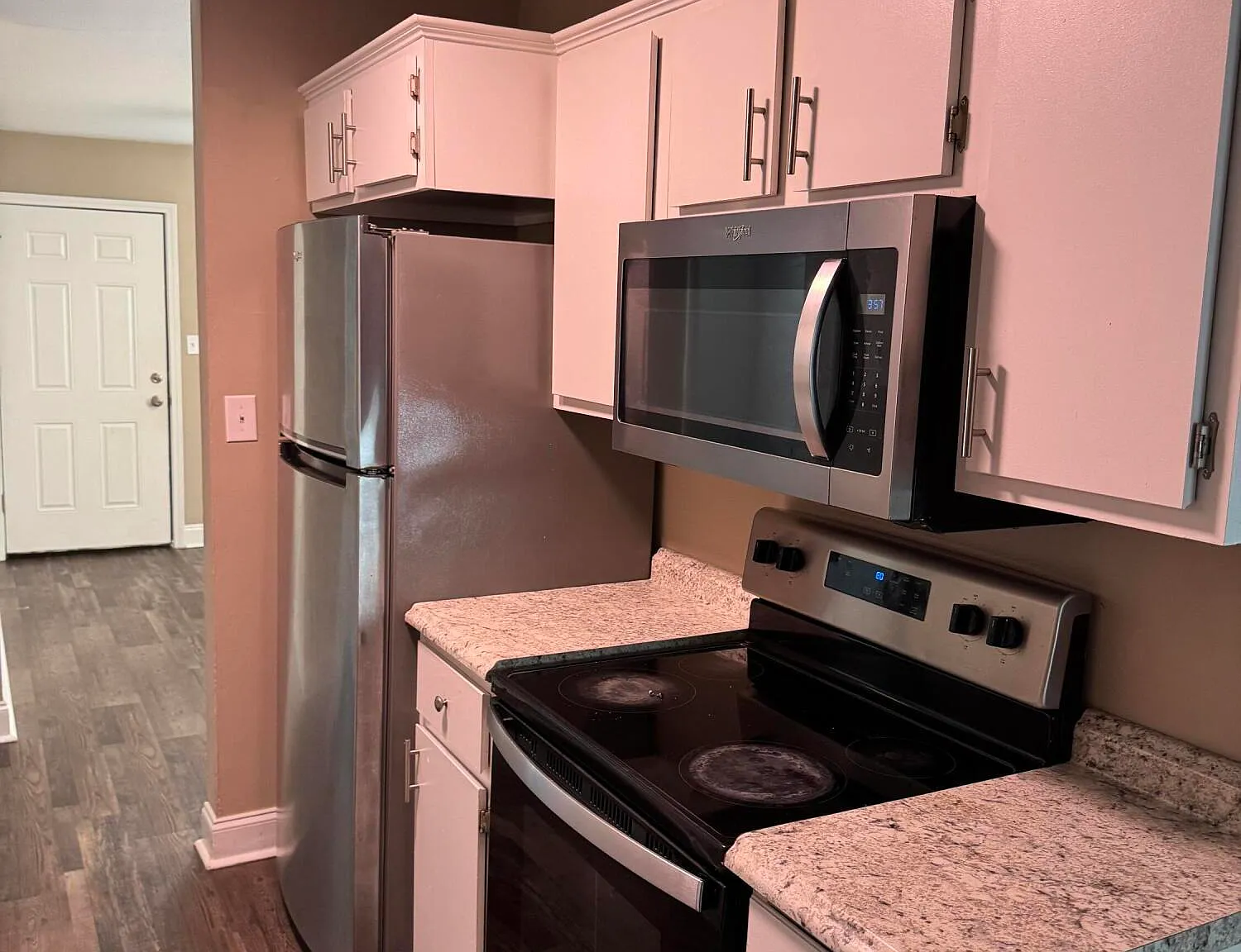 3 bed, 1.0 bath, 1200 sqft, $1,230 — Photo 4