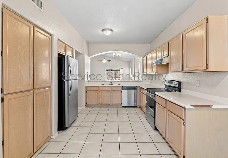 1318 E Saint John Rd — Photo 9