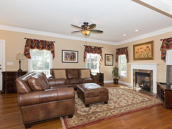 5th image of 100 Bornwood Dr
