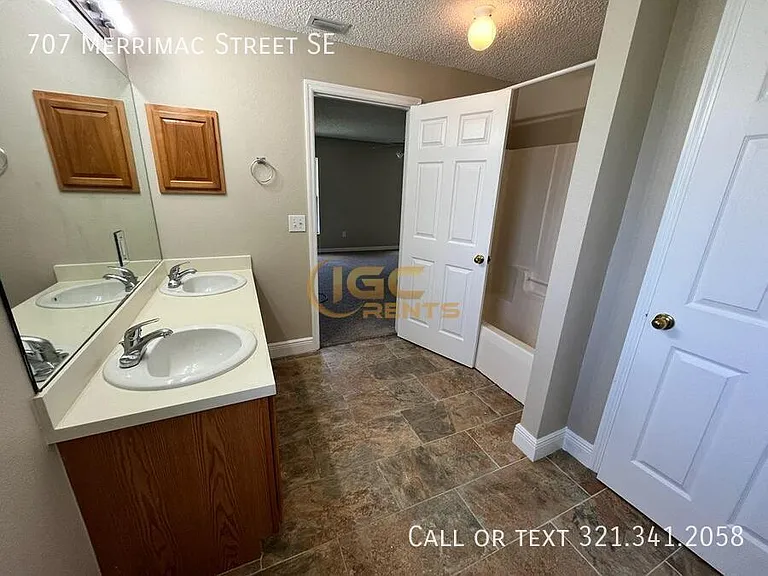 707 Merrimac St SE — Photo 16