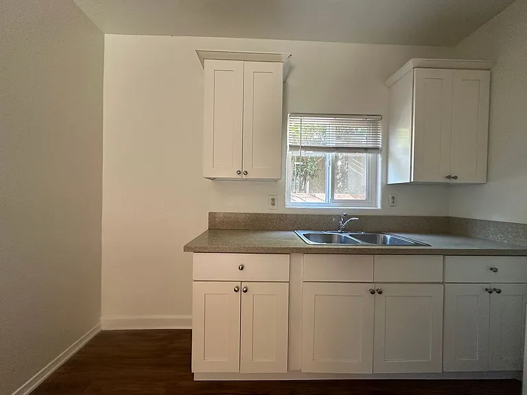 1033 Hoffman Ave #12 — Photo 33