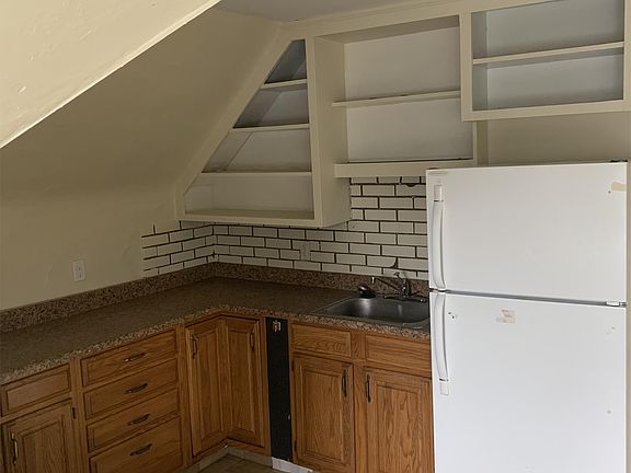 3rd image of 400 Virginia Ave APT 1A