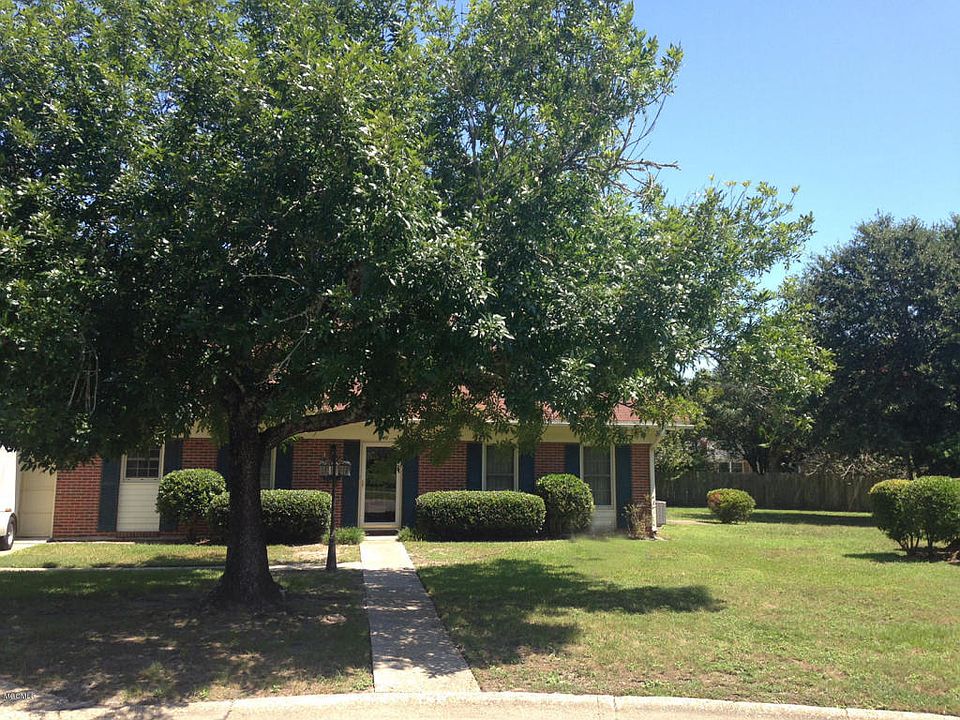 1st image of 140 Woodglen Dr