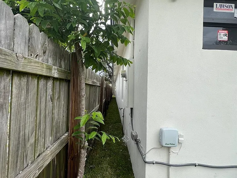 227 N E St — Photo 25