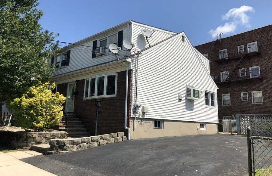 2nd image of 92 Floyd St