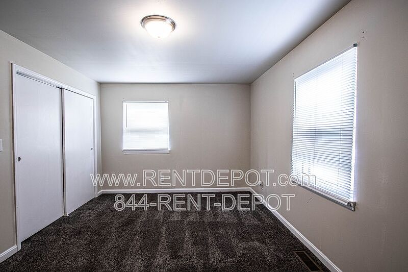 2nd image of 2844 Ravenswood Dr