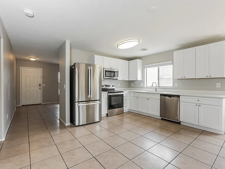 12954 W Voltaire Ave — Photo 8