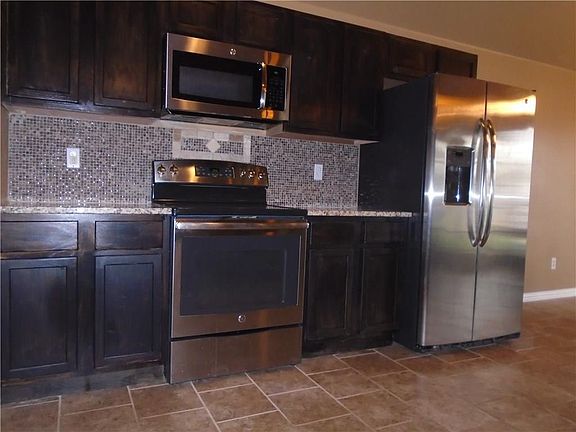 3rd image of 212 SW 132nd Pl