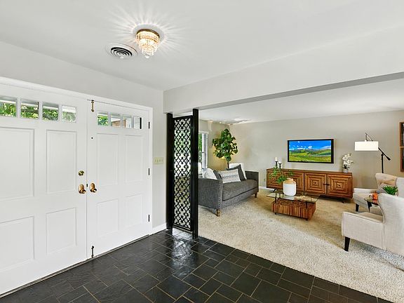 2nd image of 6934 Woodsedge Dr