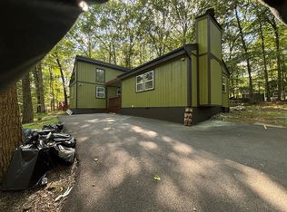 435 Somerset Dr, East Stroudsburg, PA 18301