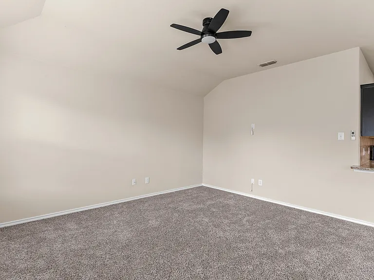 2517 Carolina Dr — Photo 9