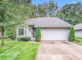 1945 Creekwood Dr, South Bend, IN 46635