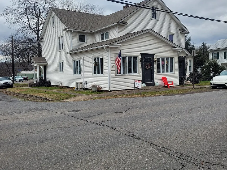 1500 Main St #C
