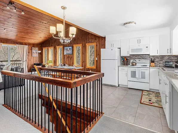 275 Prior Dr, Killington, VT 05751