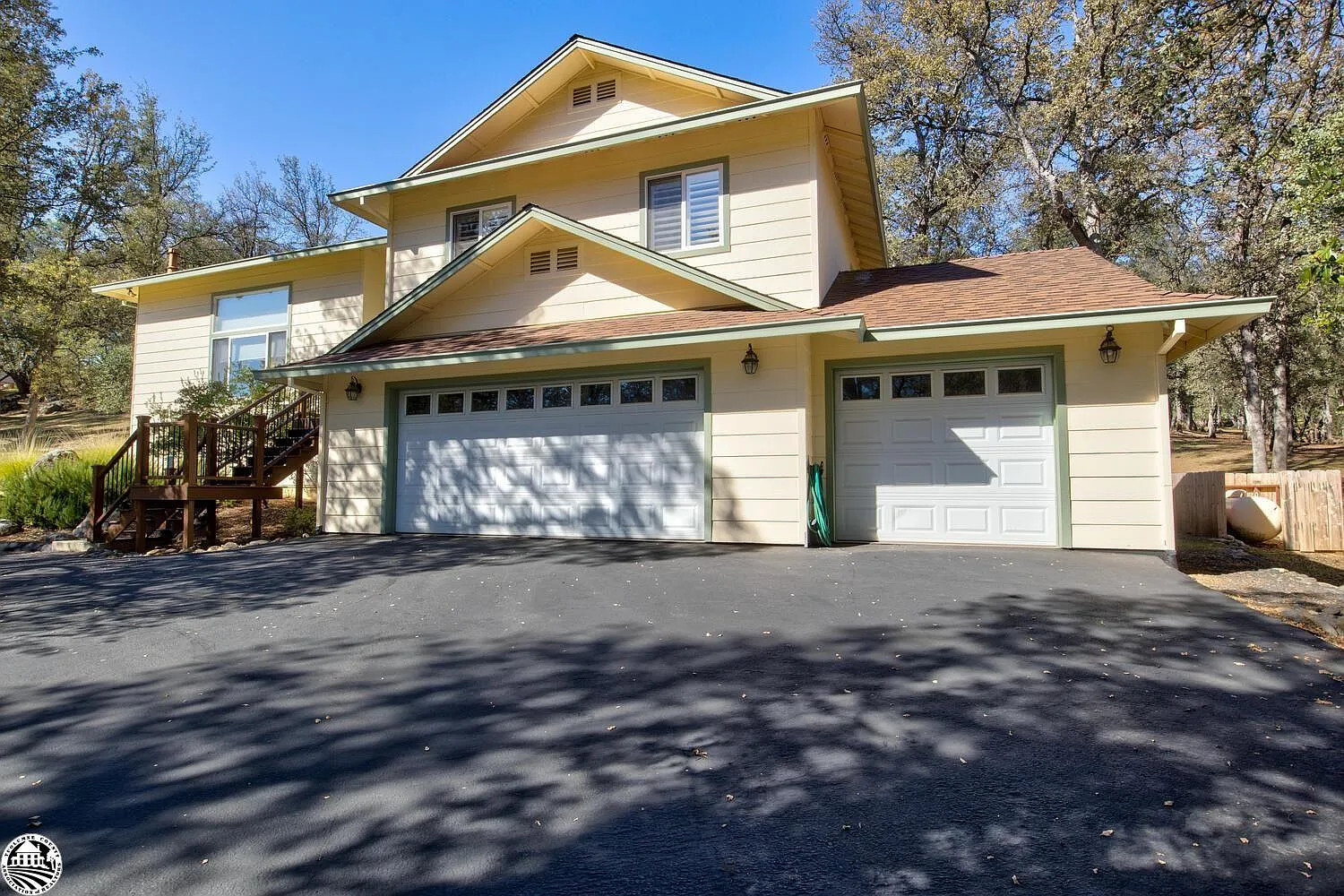 19069 Apple Valley Dr photo 1