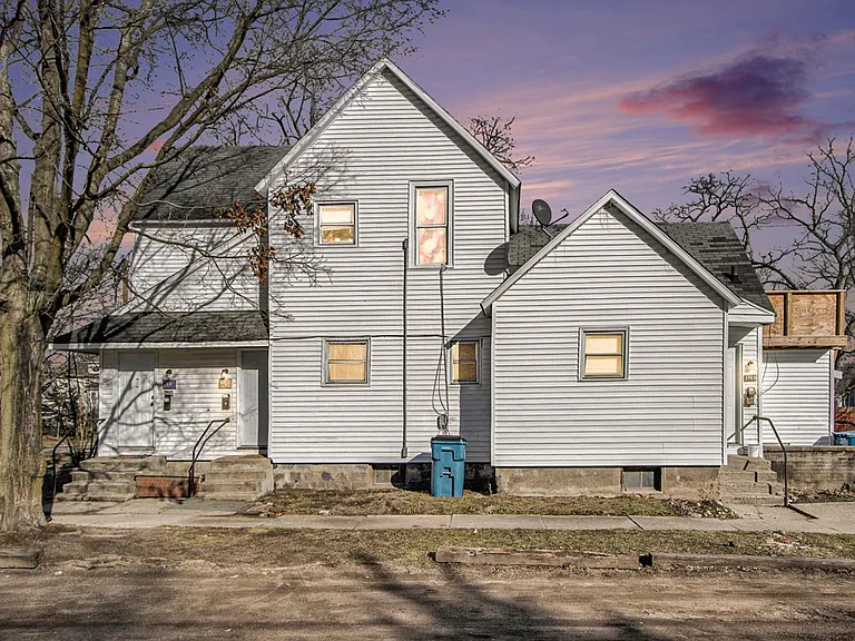 1703 S Park St — Photo 11