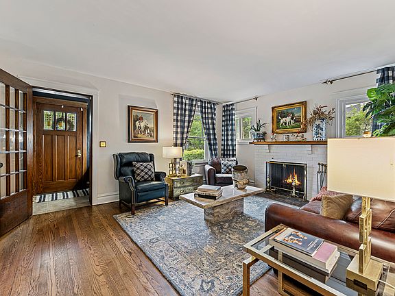 2nd image of 1494 Oakwood Ave