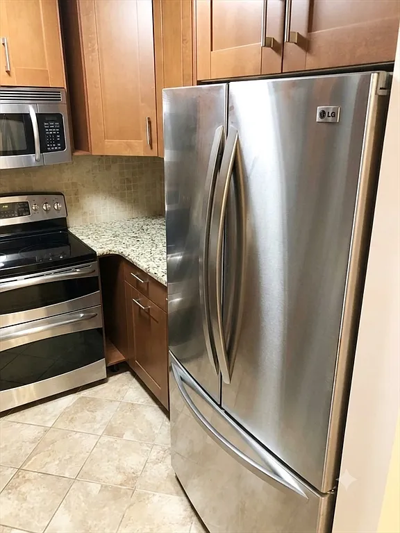 2 bed, 2.5 bath, 989 sqft, $3,200 — Photo 2