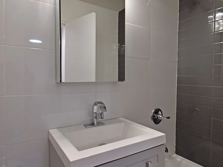 1165 E 54th St #3M — Photo 5