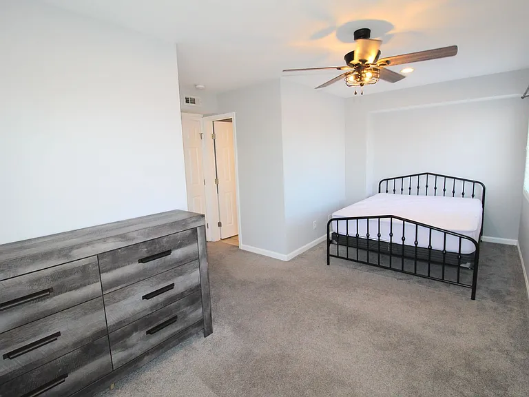 1340F Hunters Rd — Photo 37