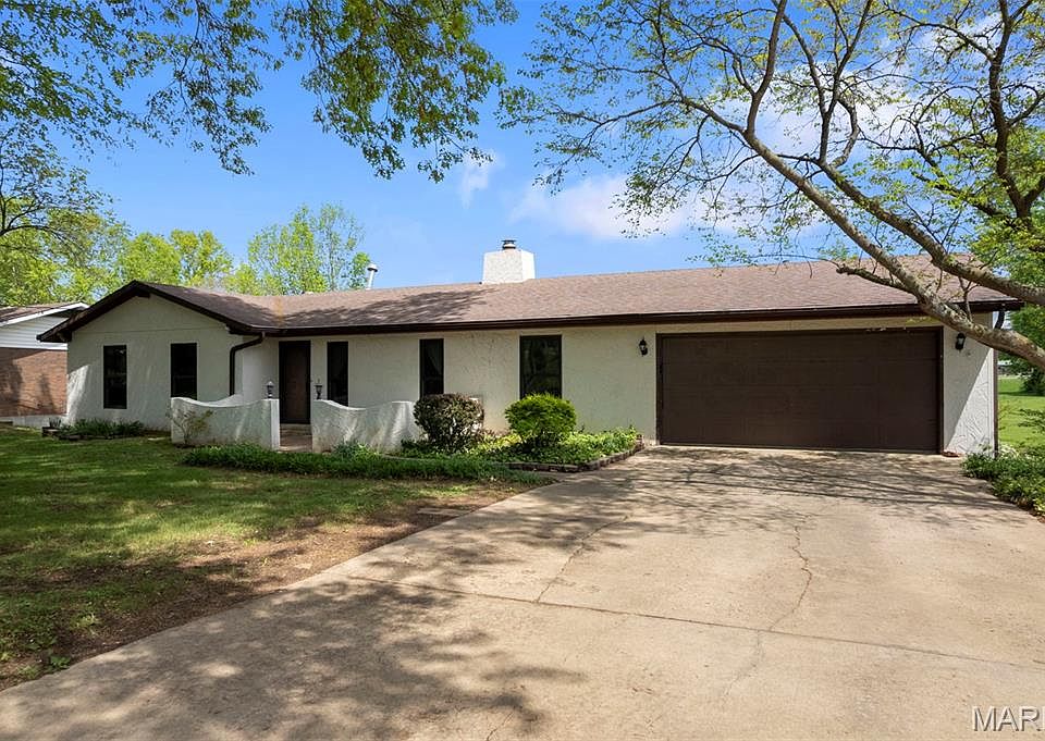 1st image of 302 Cathy Dr