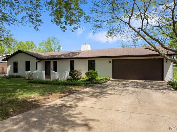 302 Cathy Dr, Jackson, MO 63755