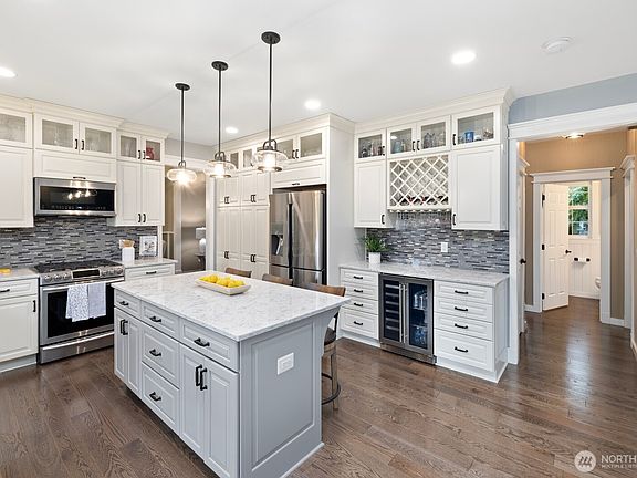 5th image of 2111 215th Avenue E