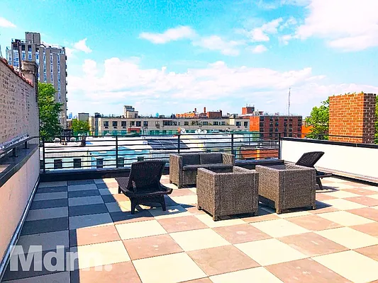 Rented by Mdrn Residential | media 33