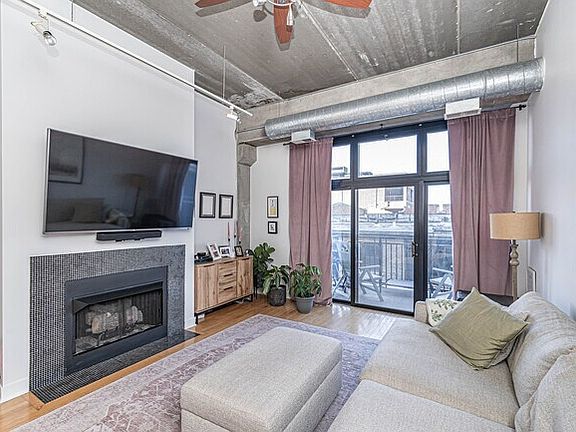 4th image of 1635 W Belmont Ave APT 413