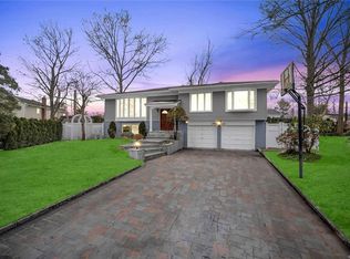 56 Nottingham Ct, New Hyde Park, NY 11040