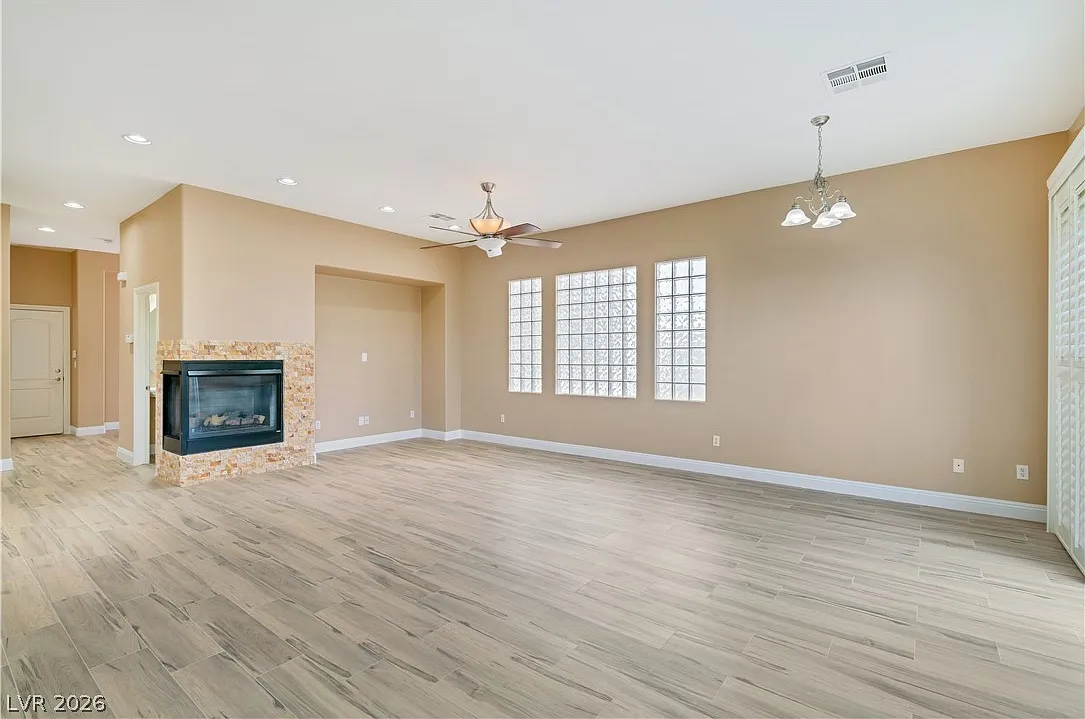 3 bed, 2.5 bath, 2817 sqft, $2,800 — Photo 4