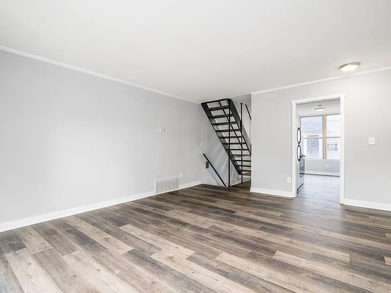 142 W 8th Ave #B — Photo 14