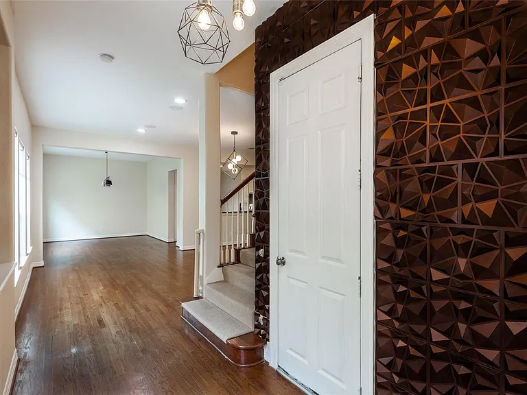 2923 Royal Oaks Crst — Photo 3