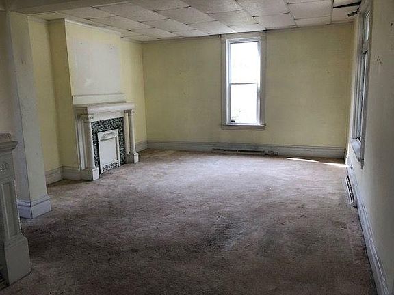 3rd image of 627 E Brady St