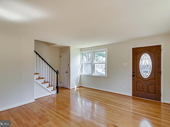 5th image of 3029 4th Ave