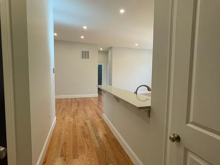 216 W Broadway #1 — Photo 13