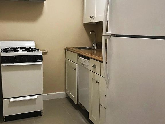 2nd image of 47 Chapel St APT 26