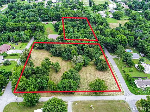 2nd image of 715 S Cherokee St